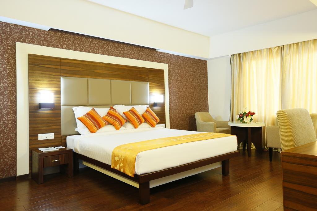 Hotel Moonlit Regency Thodupuzha Екстер'єр фото