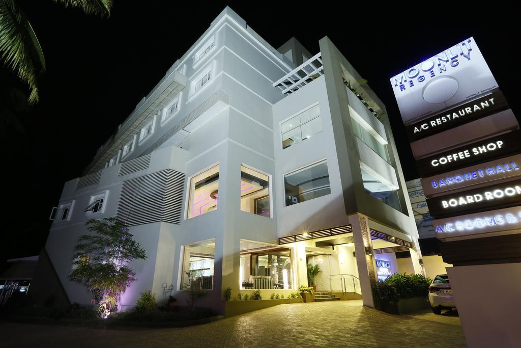 Hotel Moonlit Regency Thodupuzha Екстер'єр фото