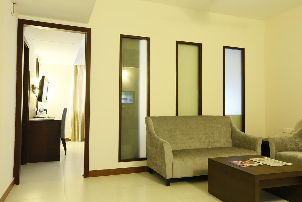 Hotel Moonlit Regency Thodupuzha Екстер'єр фото