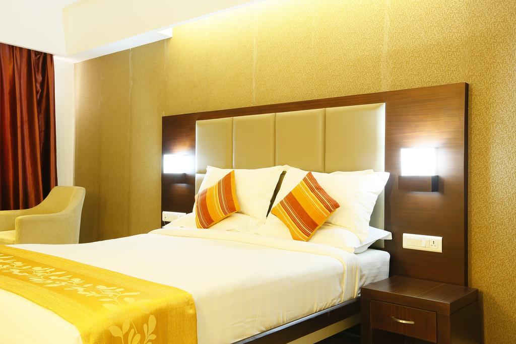 Hotel Moonlit Regency Thodupuzha Екстер'єр фото