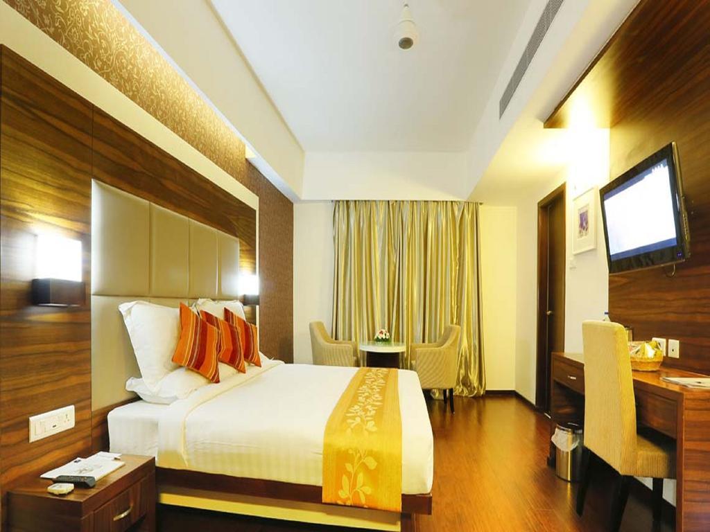 Hotel Moonlit Regency Thodupuzha Екстер'єр фото